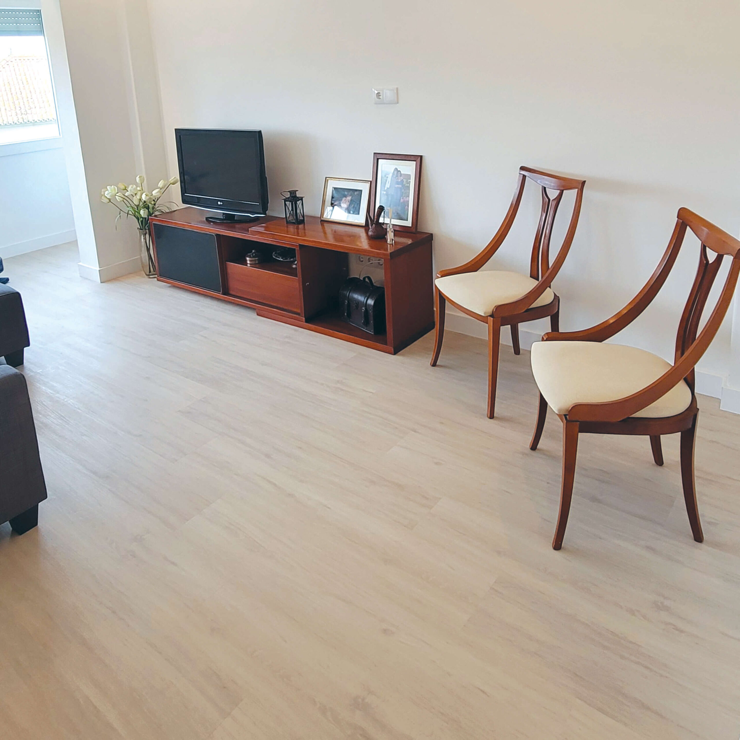 Pavimento vinílico Pearl Liberty Ash instalado (6)