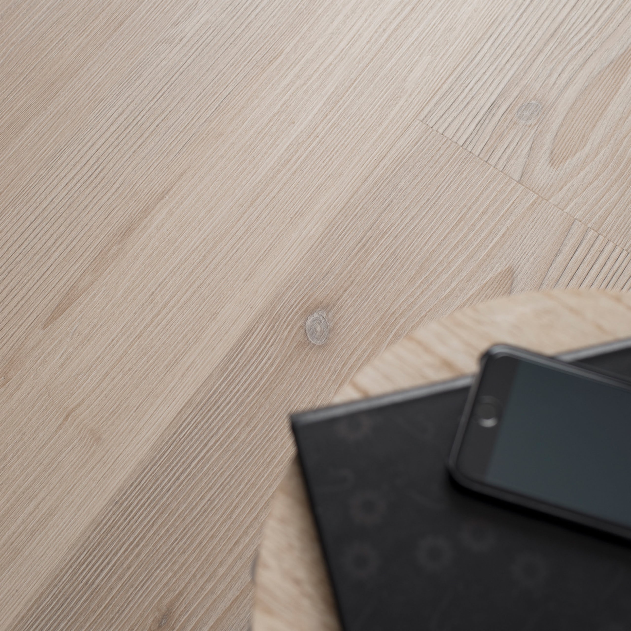 Pavimento vinílico Ivory Loft Pine — detalhe pavimento